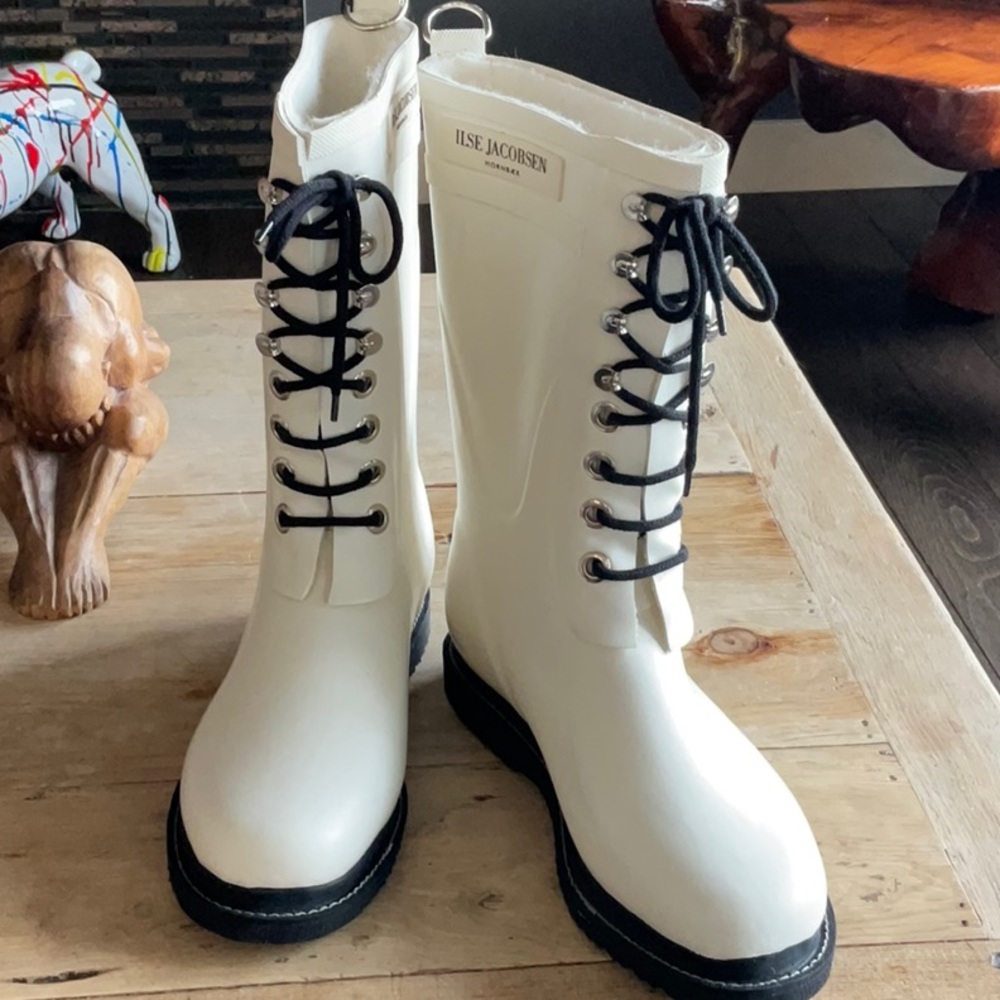 Ilse Jacobsen White Winter and Rain Boots with Black Laces and Thick Rubber Sole